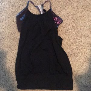Size 4 Lululemon workout top with built in bra